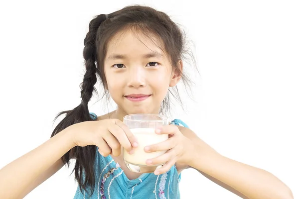 Aziatisch Meisje Glas Melk Drinken Witte Achtergrond — Stockfoto