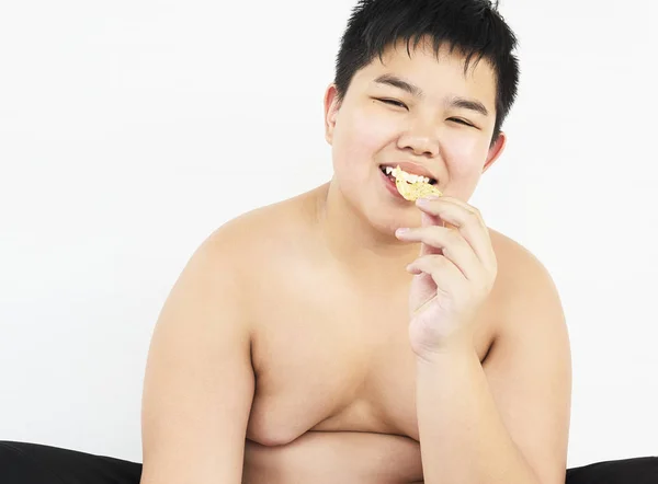 Dicker Junge Isst Glücklich Chip — Stockfoto