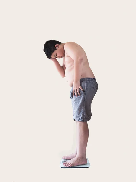 Kövér Fiú Csalódott Val Kövérség Súlyú Gép Állva Lágy Fókusz — Stock Fotó