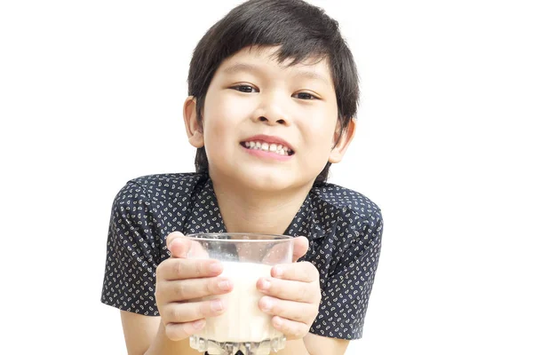 Asiático Chico Está Bebiendo Vaso Leche Sobre Blanco Fondo — Foto de Stock