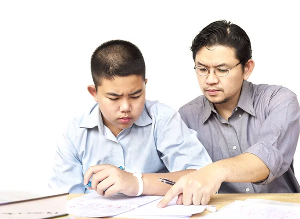 Asiático Padre Enseñanza Tarea Años Hijo Serio — Foto de Stock