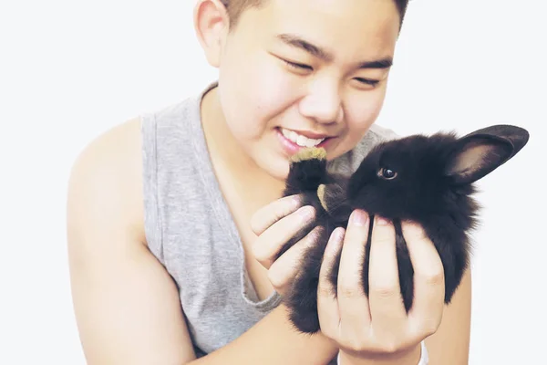Asiatiska Kid Leker Med Härlig Baby Kanin Isolerade Över Vita — Stockfoto