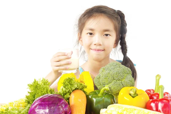 Aziatische Lief Meisje Tonen Genieten Van Expressie Met Kleurrijke Groenten — Stockfoto