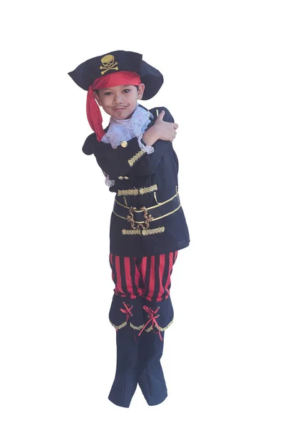 Азіатський Хлопчик Всміхається Піратський Костюм Ізольовані Шпалерами Білого Кольору — стокове фото