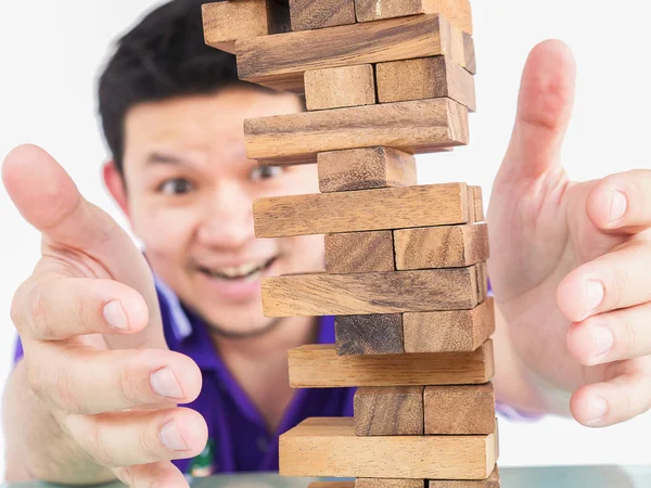 Asiatico Ragazzo Giocare Jenga Legno Blocchi Torre Gioco Praticare Abilità — Foto Stock