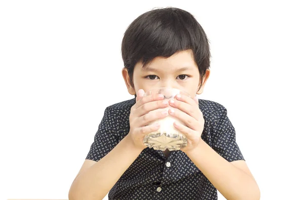 Asiático Chico Está Bebiendo Vaso Leche Sobre Blanco Fondo — Foto de Stock