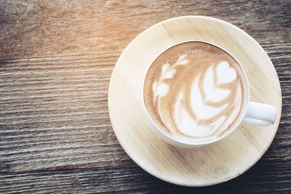 Kubek Gorącej Kawy Ładne Latte Art Dekoracje Stary Stół Tekstura — Zdjęcie stockowe