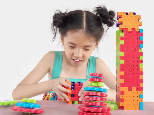 Asiatico Bambino Sta Giocando Puzzle Blocco Plastica Gioco Creativo Praticare — Foto Stock