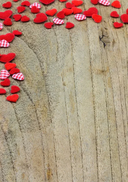 Małe Czerwone Serca Tle Drewnianych — Zdjęcie stockowe
