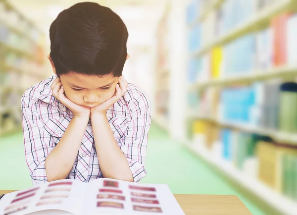 Garçon Malheureux Faire Des Devoirs École — Photo