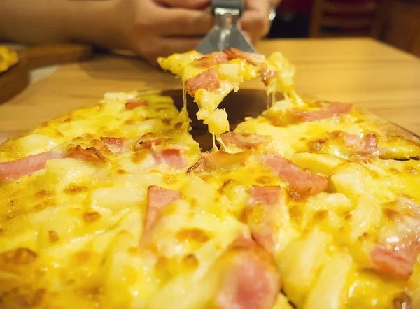 Pizza Lingură Ridicare Închidere Manuală — Fotografie, imagine de stoc