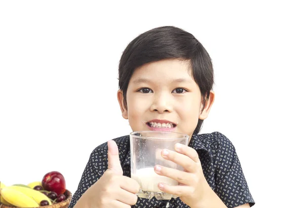 Asiático Menino Beber Copo Leite Sobre Fundo Branco — Fotografia de Stock