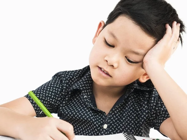 Bir Çocuk Merakla Ödev Yapıyor — Stok fotoğraf
