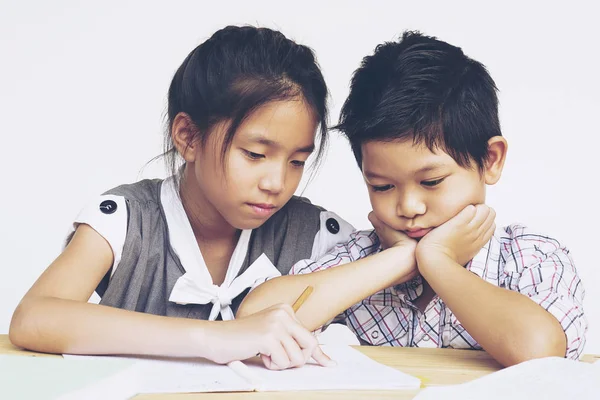 Hermana Tratar Enseñar Hermano Menor Travieso Hacer Tarea Aislado Sobre — Foto de Stock