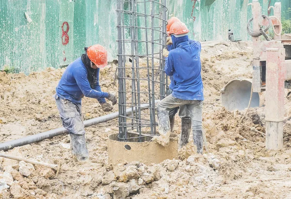 Wet process bore pile installation in construction site