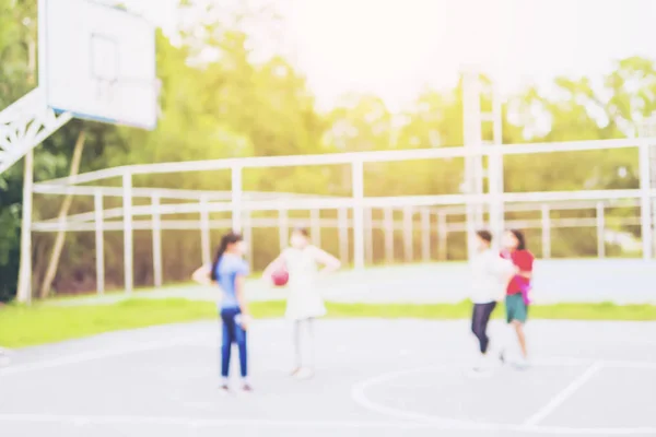 Rozmazané Fotografie Asijských Dětí Hrají Basketbal Teplou Sluneční Světlo Pravého — Stock fotografie