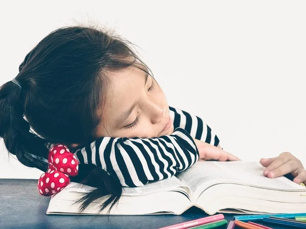 Asyalı Çocuk Büyük Kitap Okurken Uyku Vintage Sesi — Stok fotoğraf