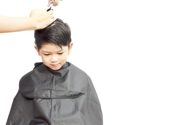 Chlapec Snížit Své Vlasy Kadeřnictví Izolované Bílém Pozadí — Stock fotografie
