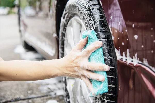 Muž Umýt Auto Pomocí Šamponu Každý Den Života Auto Péče — Stock fotografie