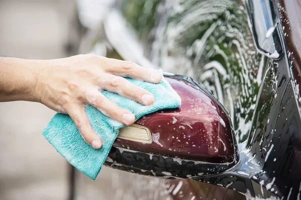 Muž Umýt Auto Pomocí Šamponu Každý Den Života Auto Péče — Stock fotografie