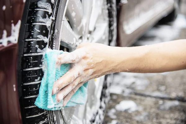 Muž Umýt Auto Pomocí Šamponu Každý Den Života Auto Péče — Stock fotografie