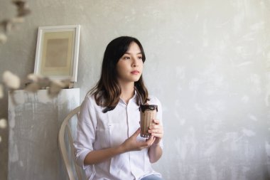 Lovely Asya genç bayan portriat - mutlu kadın gün yaşam tarzı kavramı 