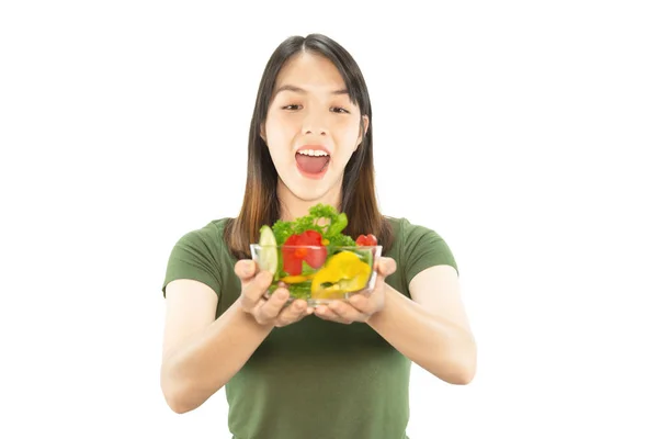 Señora Feliz Disfrutar Comer Ensalada Verduras Sobre Fondo Espacio Copia — Foto de Stock