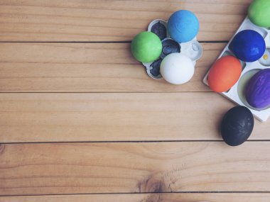 Boyalı renkli Paskalya yumurtaları arka plan - Paskalya tatili kutlama arka plan kavramı
