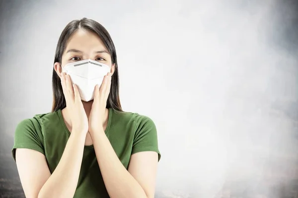 Young Lady Wearing Mask Protect Fine Dust Air Pollution Environment — Stock Photo, Image