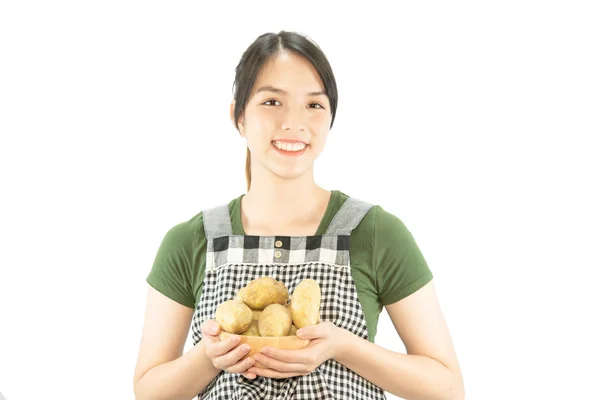 コピースペースの背景の上にキチェンのものを保持する幸せな女性 人々の家は食品の準備コンセプトを作りました — ストック写真