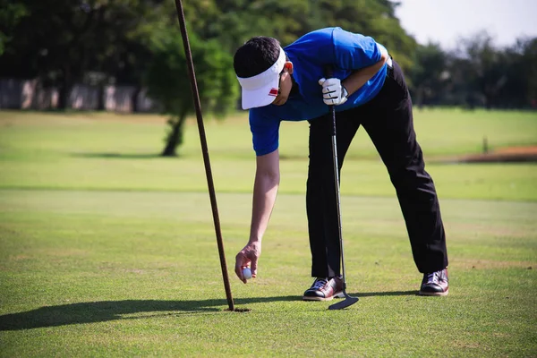 Homem Jogar Golfe Livre Atividade Desportiva Pessoas Conceito Esporte Golfe — Fotografia de Stock