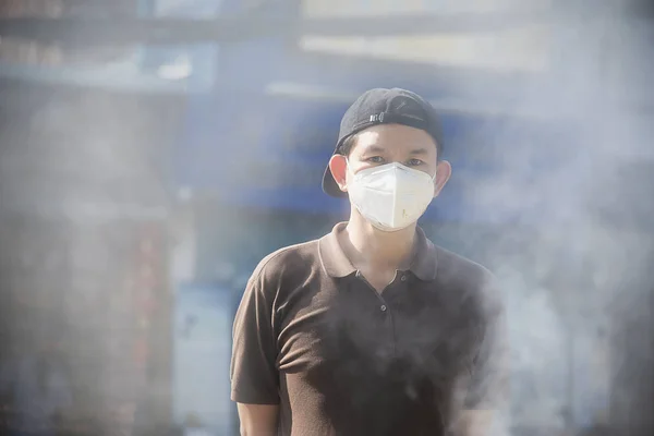 Maske Takan Adam Hava Kirliliği Ortamında Ince Tozları Korur Hava — Stok fotoğraf