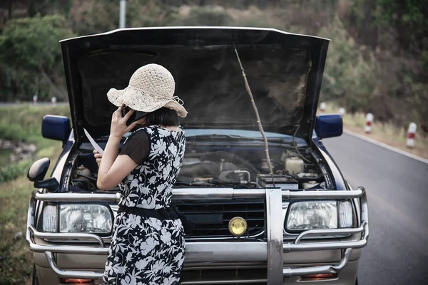 Kadın Yerel Bir Yol Chiang Mai Tayland Bir Araba Motoru — Stok fotoğraf