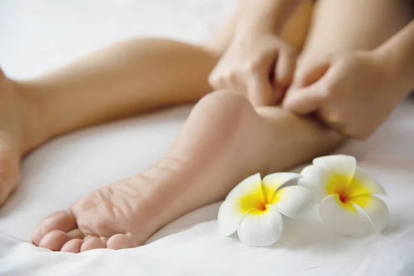 Woman Receiving Foot Massage Service Masseuse Close Hand Foot Relax — Stock Photo, Image