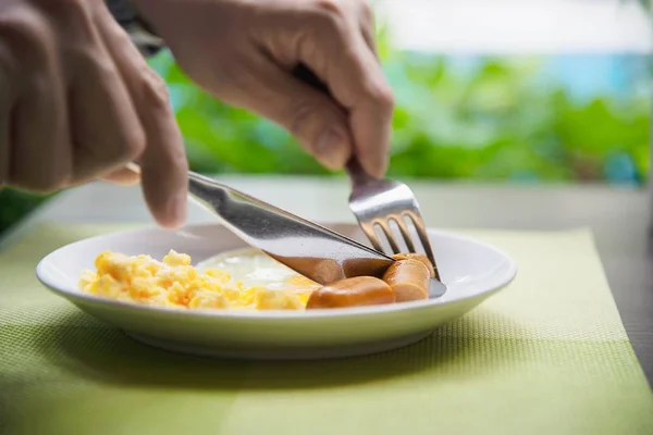 Hombre Negocios Comer Desayuno Americano Establecido Hotel Gente Toma Desayuno — Foto de Stock