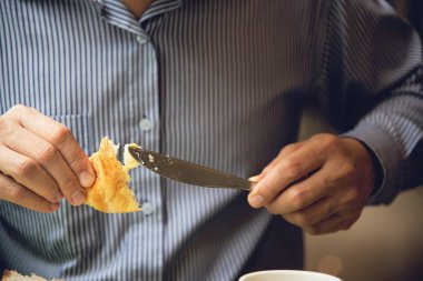 İş adamı bir oteli Amerikan kahvaltı - insanlar bir kahvaltı otel konsepti içinde atın.