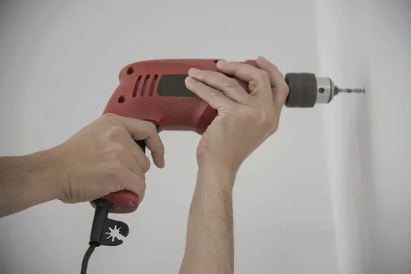Homme Utilisant Dispositif Perceuse Main Pour Installer Des Meubles Maison — Photo