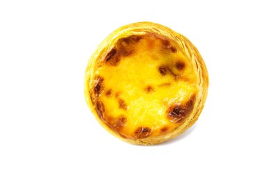 Beyaz arka planda yumurtalı tart tarifi - ünlü tatlı aşçısı konsepti