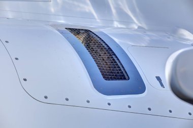 Küçük jet uçak gövde paneli ile ızgara