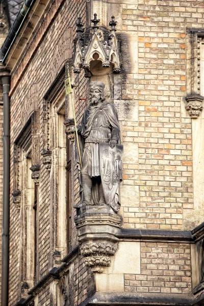 Статуя Святого Вацлава на розі будинку — стокове фото