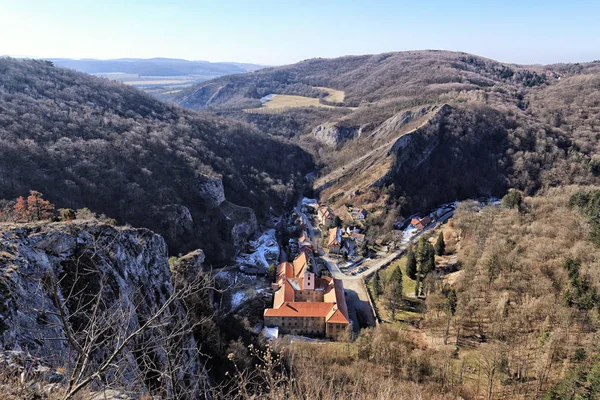 Kloster von svaty-jan-pod-skalou — Stockfoto