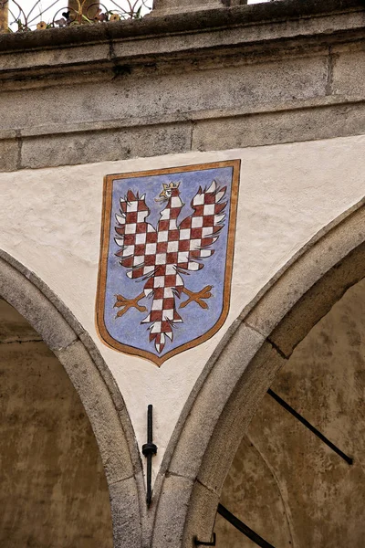 Моравія герба з червоного та білого орла на синій плита — стокове фото