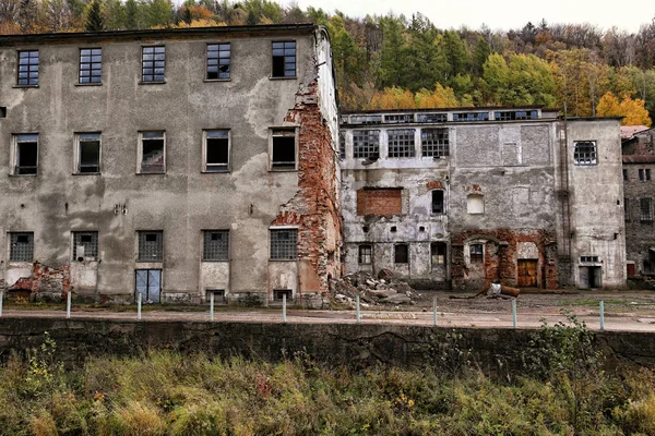 Unused broken abandoned factory buildings with wall remains — Stock Photo, Image