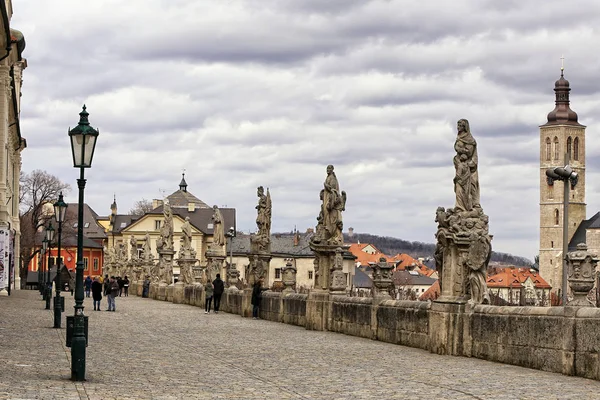 Kutna-Hora Jesuitical kolostor szobrászati csoport — Stock Fotó