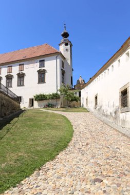 Ptuj kale ana avluya yolu