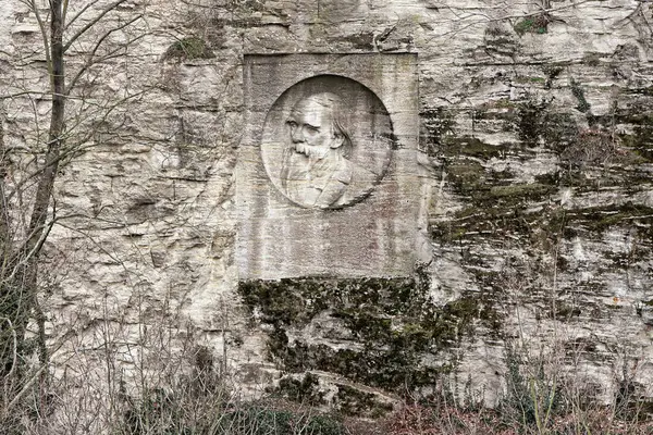 Relievo van de oude man met baard in de cirkel — Stockfoto