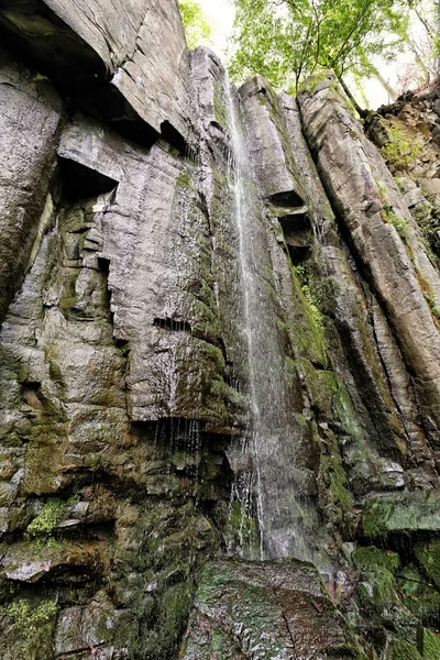 Alta cascata ripida Vanovsky-vodopad — Foto Stock