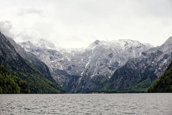 Koeningssee lago panorama con paisaje alpino —  Fotos de Stock