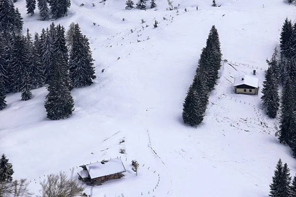 Snow covered mountain chalets from above — Stock Photo, Image