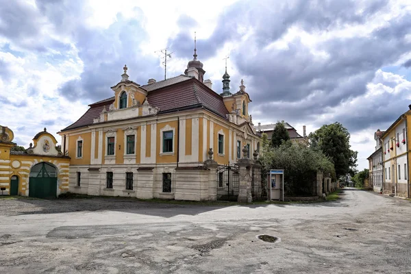 Barockbyggnad av Vidim Chateau — Stockfoto